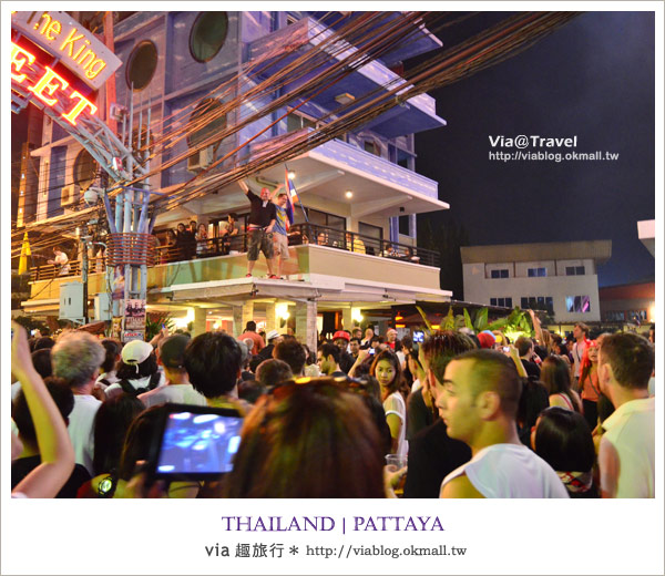 芭達雅跨年》via帶大家到泰國芭達雅來個精彩的跨年煙火之旅！
