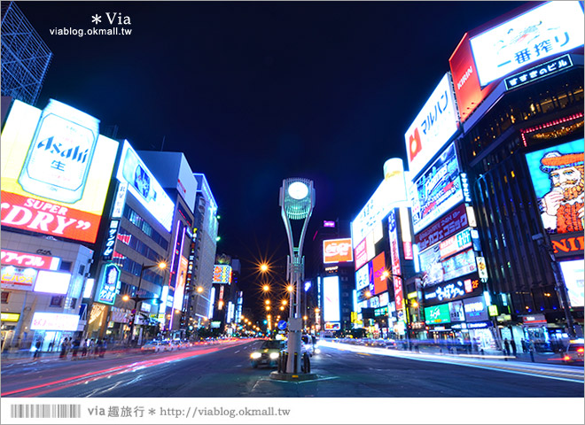 札幌自由行》薄野商圈（すすきの）～札幌必拍的薄野撲克牌燈牆！璀燦城市的夜！