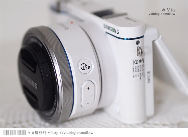 微單眼相機推薦》2015新上市～SAMSUNG NX3300‧女子旅人的白系微單眼‧輕鮮登場