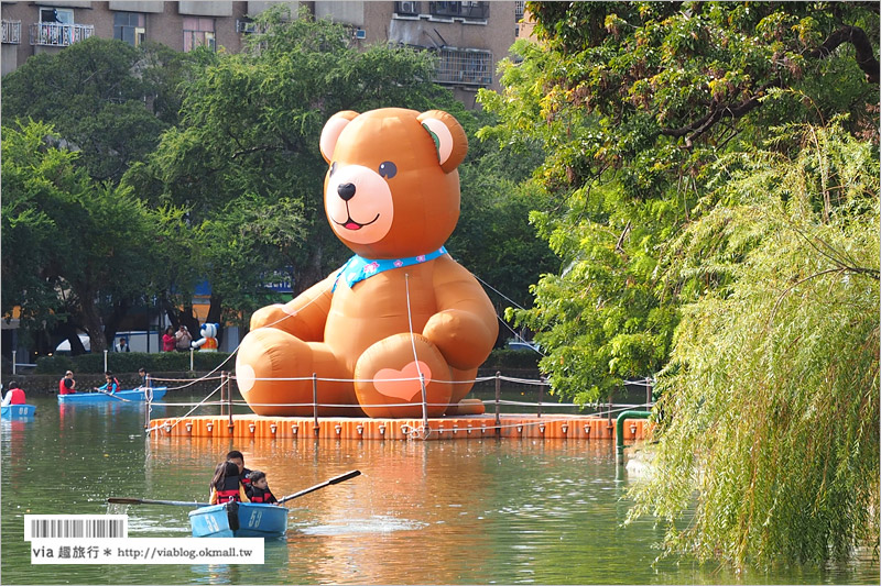台中泰迪熊嘉年華》台中公園可愛熊出沒～7公尺高大熊和百隻小熊陪你歡樂過冬！