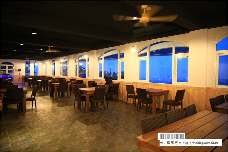 山丘上景觀咖啡館》新竹景觀餐廳新登場～地中海風格設計、眺望城市夜景好迷人！