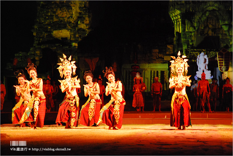 【泰國旅行】碧邁文化節：古城聲光秀～超精彩！壯觀盛大的聲光煙火秀～絕對值得奔來欣賞！