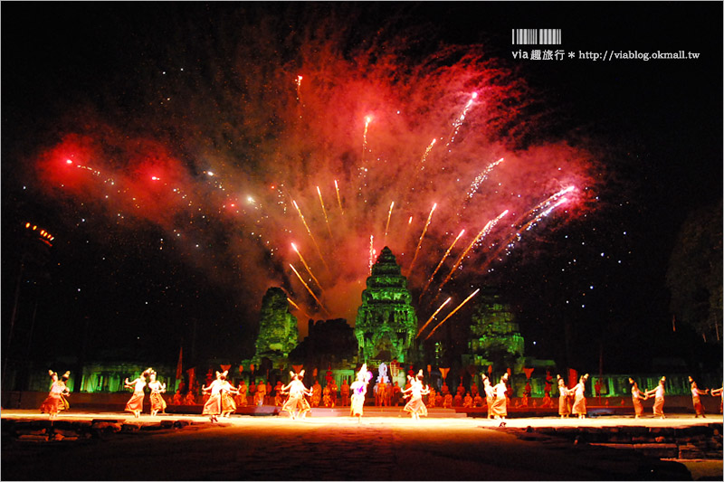 【泰國旅行】碧邁文化節：古城聲光秀～超精彩！壯觀盛大的聲光煙火秀～絕對值得奔來欣賞！