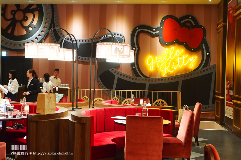 Kitty餐廳》林口三井OUTLET餐廳｜Hello Kitty Red Carpet美式餐廳(已永久停業)～復古電影造景！重現好萊塢大明星風味好好拍！