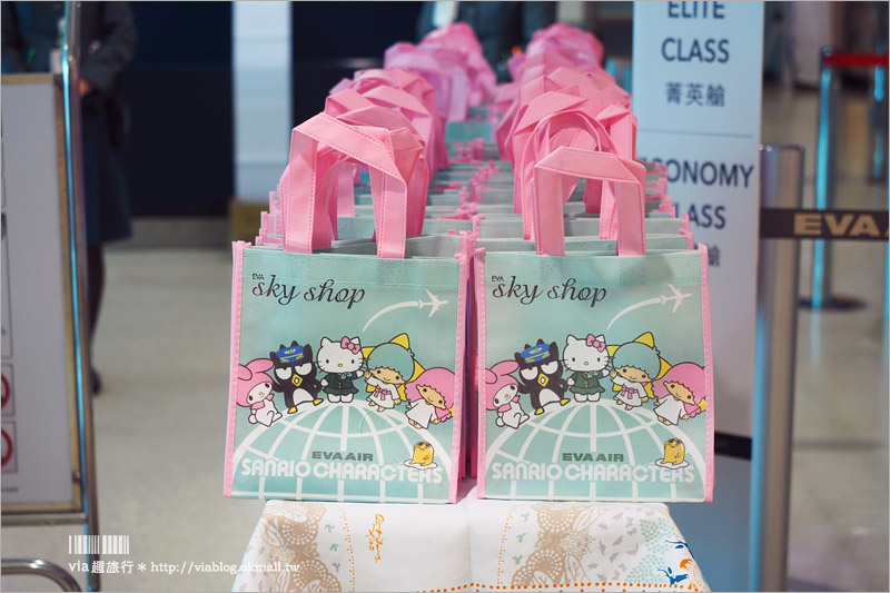 長榮Kitty機》長榮最新Kitty彩繪「友誼機」～每日往返大阪、沖繩！Via機上完全記錄篇！