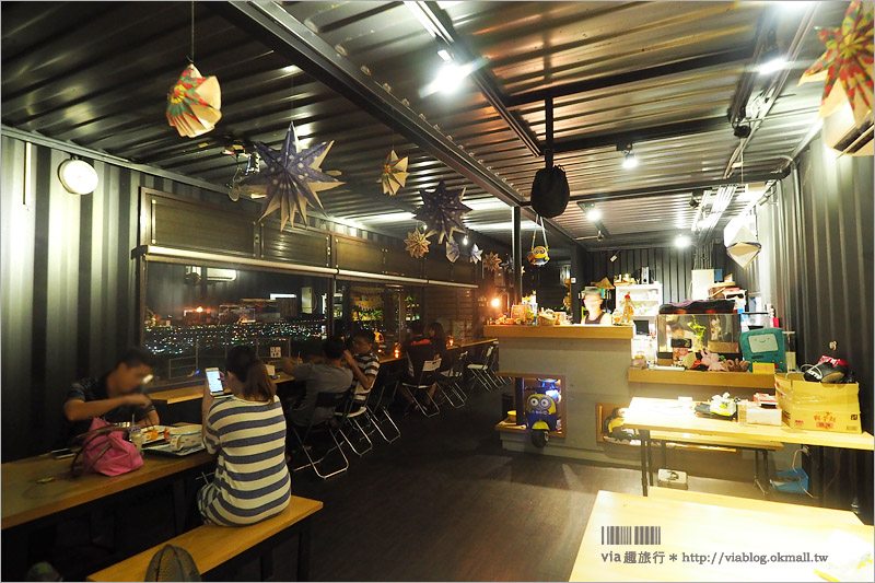 台中景觀餐廳》約會去！TWO兔CAFE～夢幻百萬夜景＋彩虹柵欄的迷你貨櫃咖啡館！