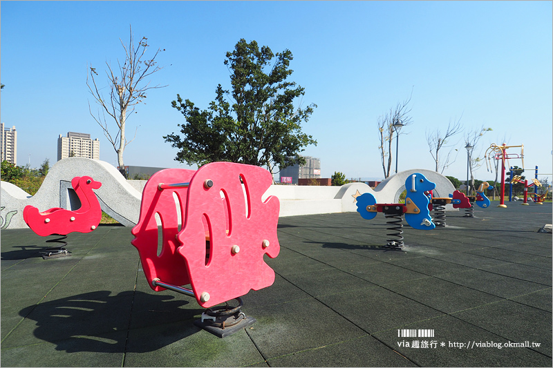台中景點》頂魚寮公園～新免費親子景點！繽紛海洋3D立體彩繪＋彩虹木椅＋鯨魚溜滑梯好促咪！