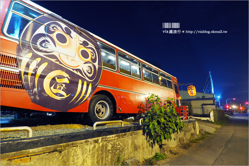 高雄巴士拉麵》匠拉麵(已歇業)～大紅色的巴士＋鳥居！在巴士上大啖美味日式拉麵超酷的！