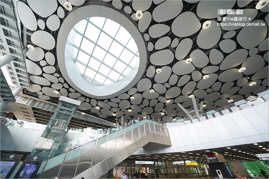 高雄車站》打卡去～全新打造未來感十足的新高雄車站～荷蘭團隊打造天井帷幕好壯觀！