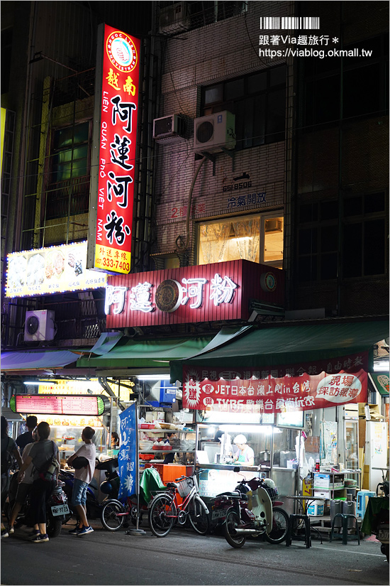 高雄夜市》高雄自強夜市～在地人愛去的夜市！南明魯肉飯、老牌白糖糕、阿亮雞排、台灣第一家鹹雞酥…一起吃美食去！