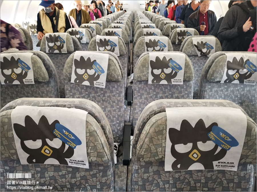 長榮彩繪機》長榮飛福岡～BR106酷企鵝郊遊機初體驗！超多酷企鵝及好伙伴陪你搭機趣！