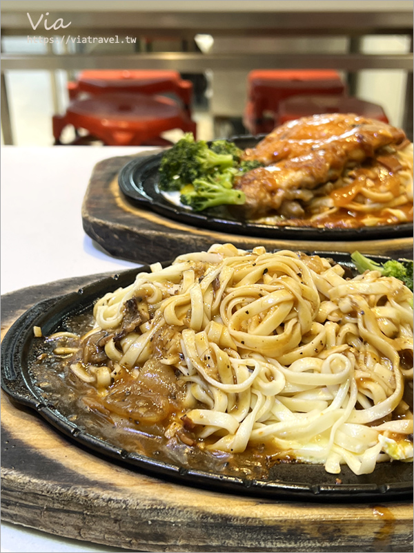 一中街美食》二口美食鐵板麵～從我求學時期吃到現在，都還是很愛的口味，跟我一起來去回味～～