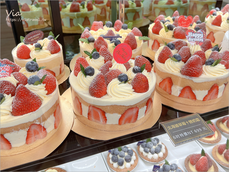 台中蛋糕》法芙妮烘焙甜點～在地人狠推！人氣北海道草莓蛋糕超邪惡，大魯閣新時代新分店報到！