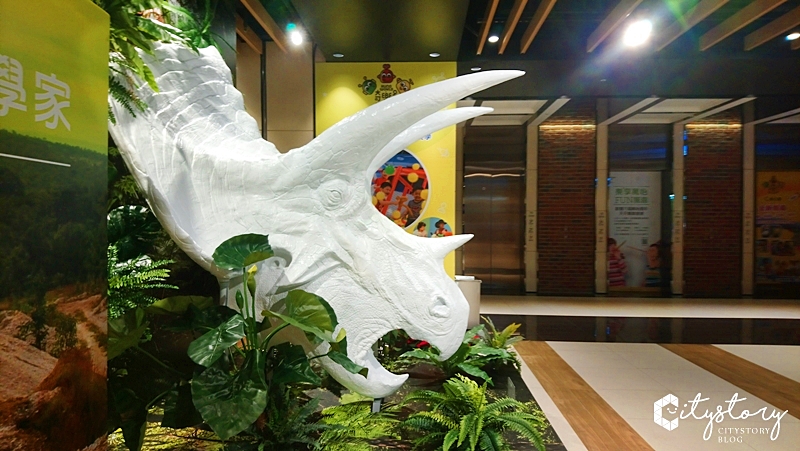 CITYLINK南港恐龍展》南港車站商場-DINO LINK 恐龍玩樂地(展覽已結束)-巨無霸三角龍及恐龍雕塑模型超酷炫!