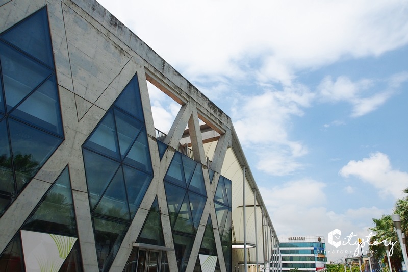 高雄景點》大東文化藝術中心～熱氣球座椅特色建築IG拍照熱點