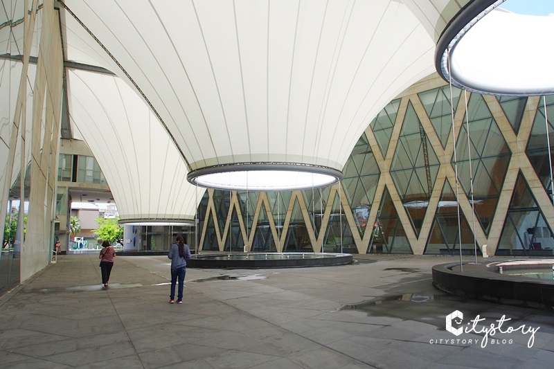 高雄景點》大東文化藝術中心～熱氣球座椅特色建築IG拍照熱點