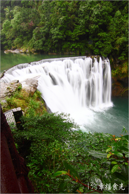 新北市熱門景點》平溪區「十分瀑布」全台最美～台版尼加拉瀑布《13遊記》