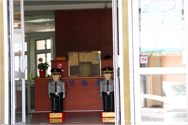 《13遊記》台南另類景點～戴著巨人警帽的警察局「新化分局」